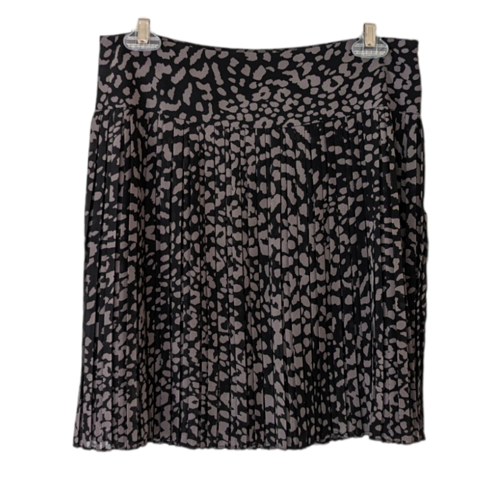 Size 2 Grey & Black Leopard Print Pleated Skirt